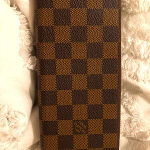 Louis Vuitton Zippy Wallet in Rose Ballerina